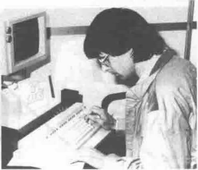 Brian Drury of Cocking and Drury tries out some benchmarks on the Wang PC.